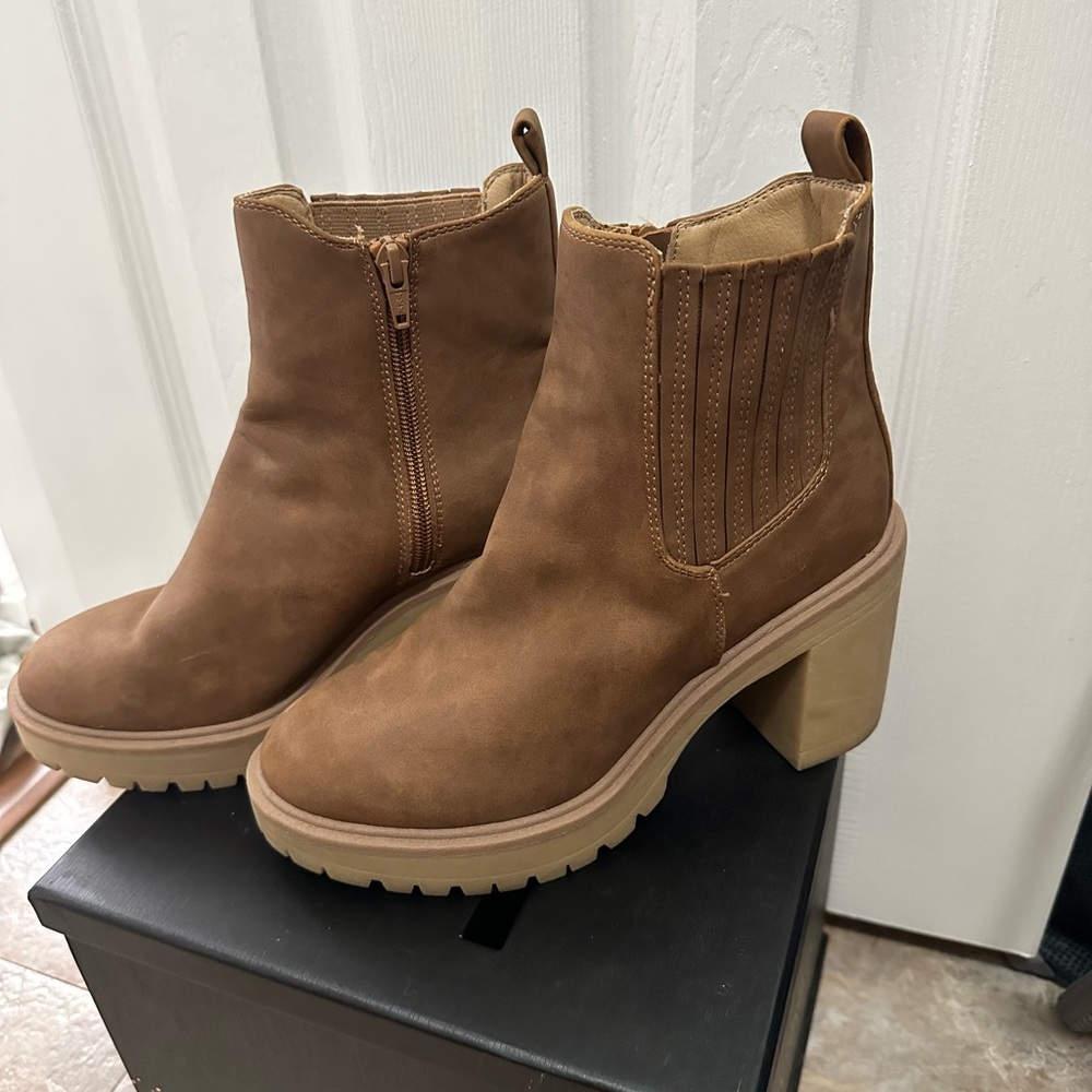 Francesca's Collections Tan Ankle Booties